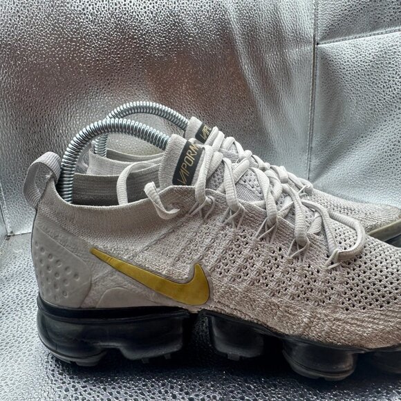 Size 8 Nike Air Vapormax Flyknit 2 Womens NBY Platinum‎ Gold Shoes 942843-010 - Picture 2 of 11